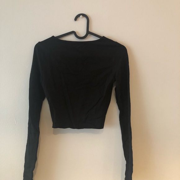 Black Long Sleeve Crop - Picture 4 of 4